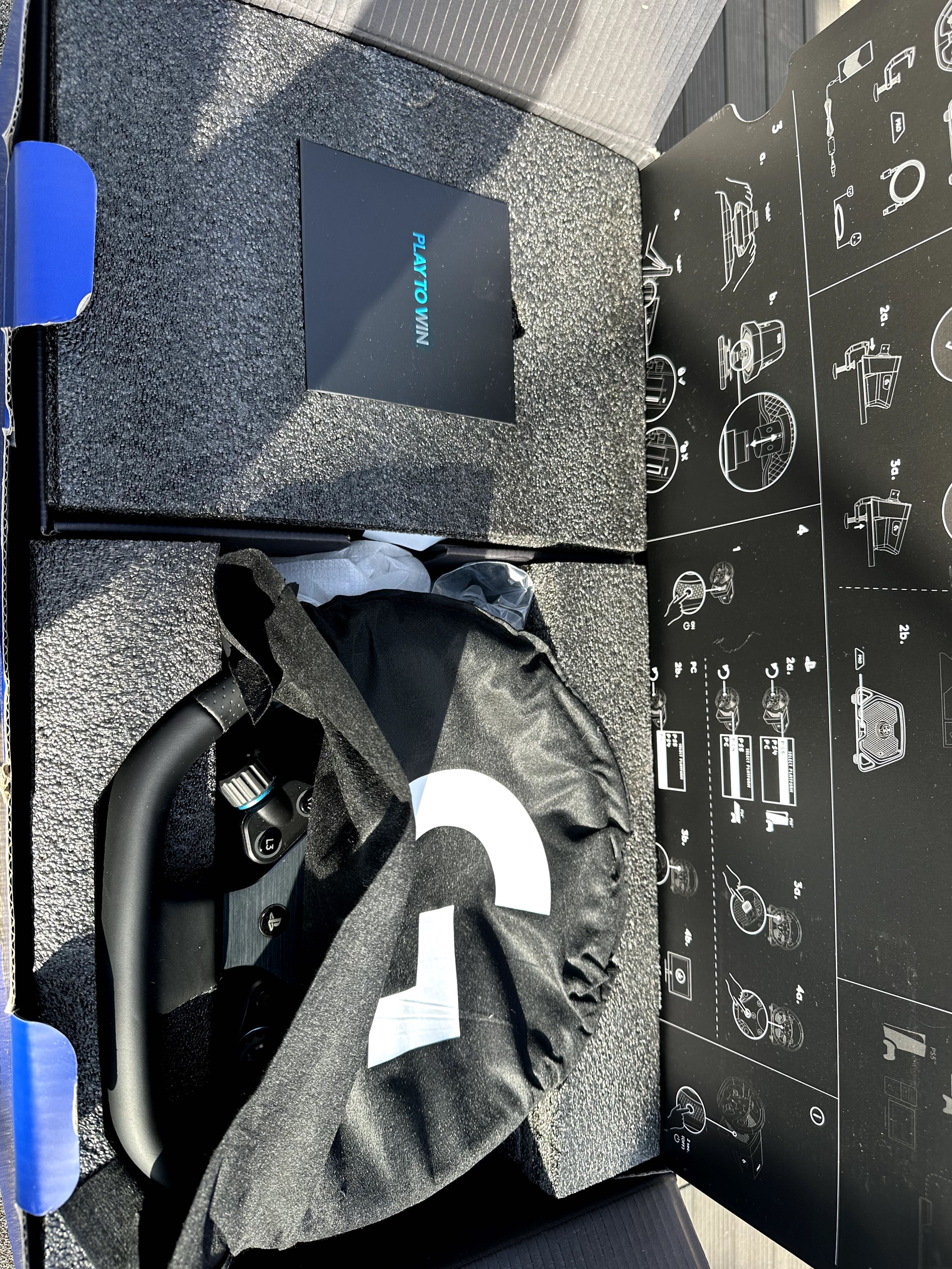 Racing Wheel Logitech Pro, почти нов, неизползван, волан, симулатор,