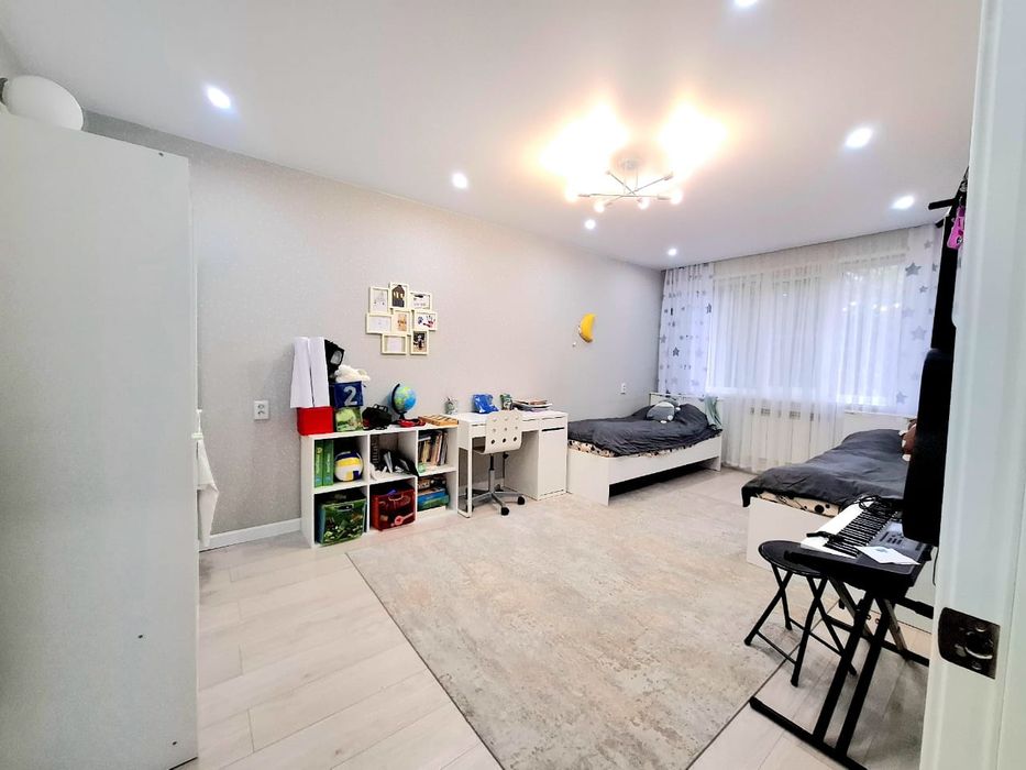 Продам 3-комнатную квартиру р-он Урал (Дом Быта]