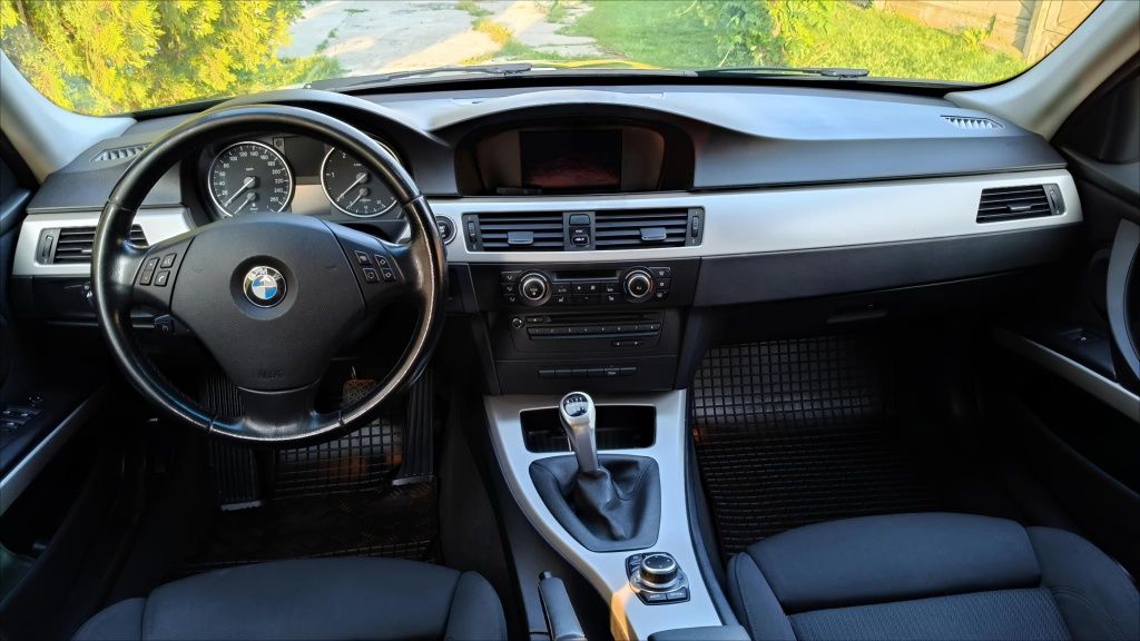 Vând BMW E90 318d / 143cp / 2011