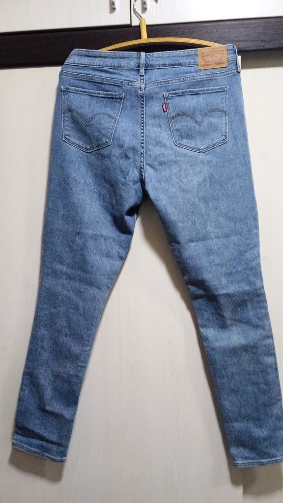Levis skinny 711
