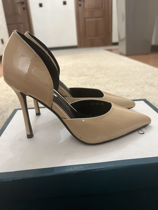 Бежевые туфли 35 р