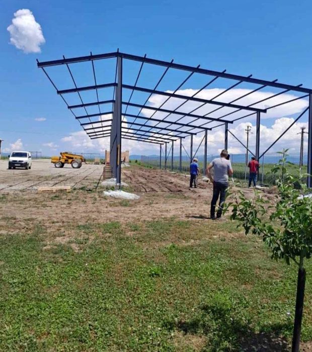 Vand și construiesc o gama larga de hale sau structuri metalice noi ne