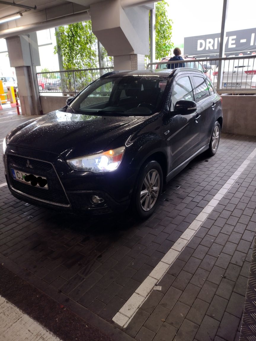 Vând urgent Mitsubishi asx 4x4