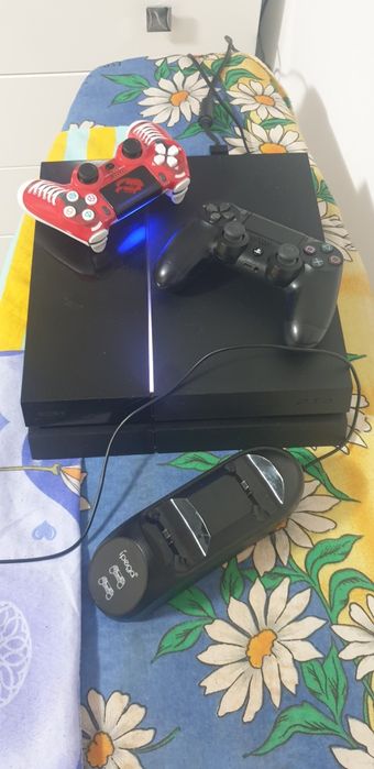 PS4 cu 2 manete +jocuri