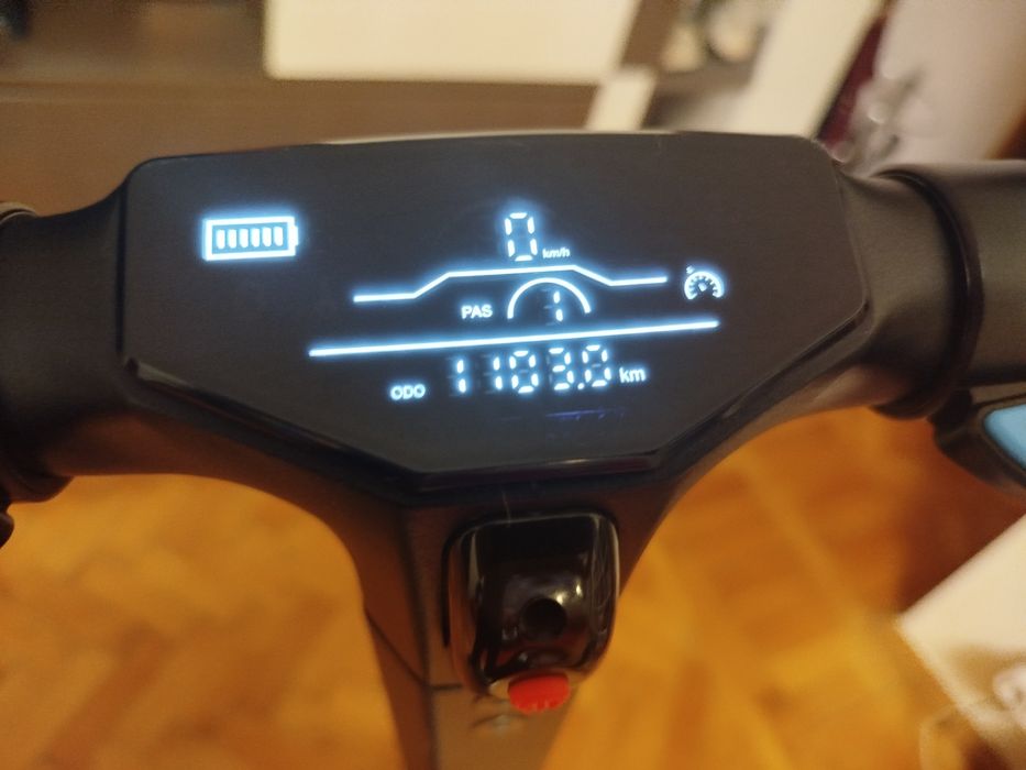 Vând trotineta electrică Kukirin S1 Pro