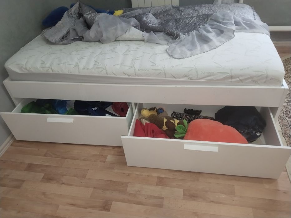 Двухспальная кровать