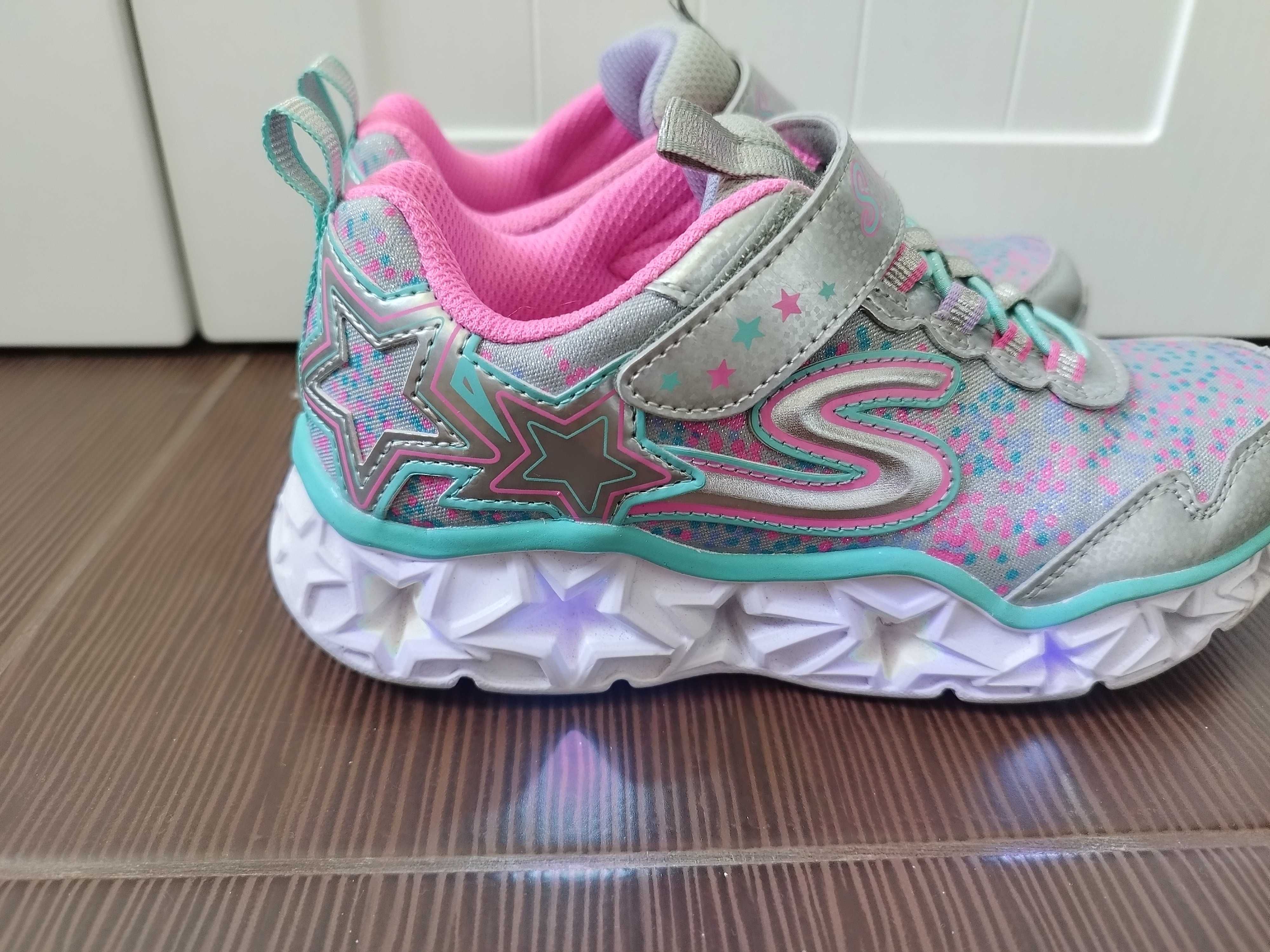 Детски маратонки за момиче Sketchers със светещи подметки 32 номер