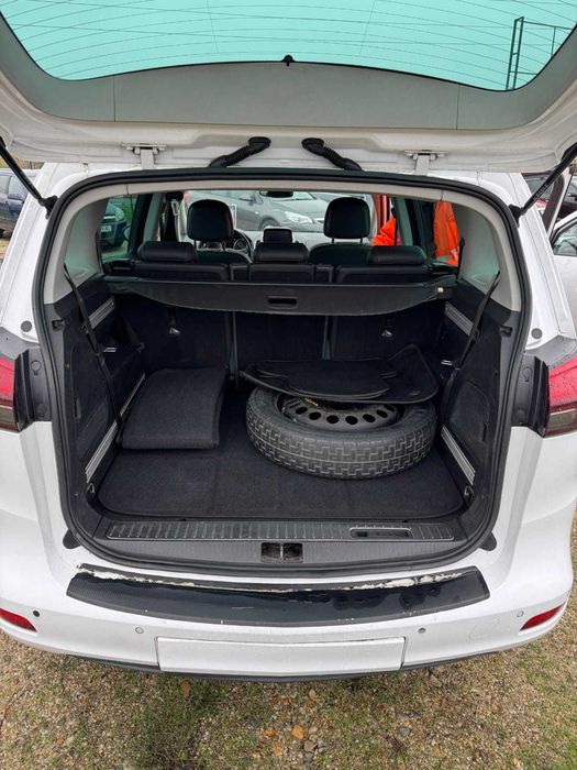 Opel Zafira Tourer 2012