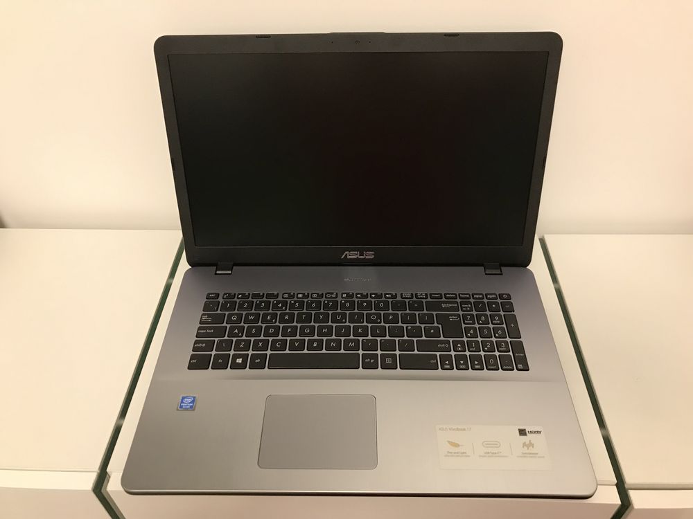 Laptop Asus Nou in cutie