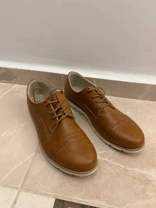 Дамски обувки в кафяв цвят