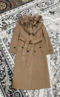 Күздік пальто сатамын, жағасы норковый. 14.000 тг. 44-46 размерге келе