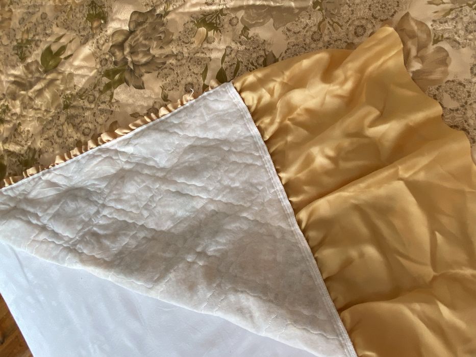 Винтидж бежово покривало за легло с воали и 3 декоративни възглавнички