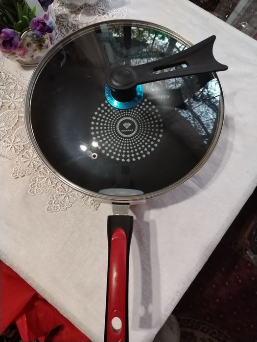 Новая, большая сковорода. DIAMOND