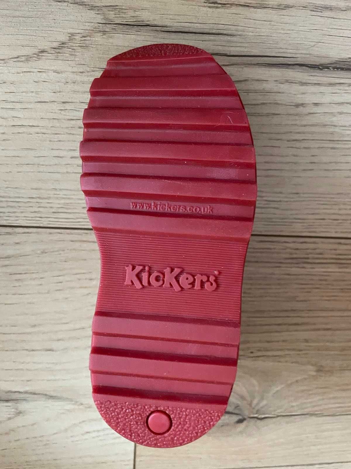 Нови детски обувки KicKers