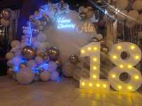 Decor baloane aniversare Arcada baloane 18 ani Photocorner majorat