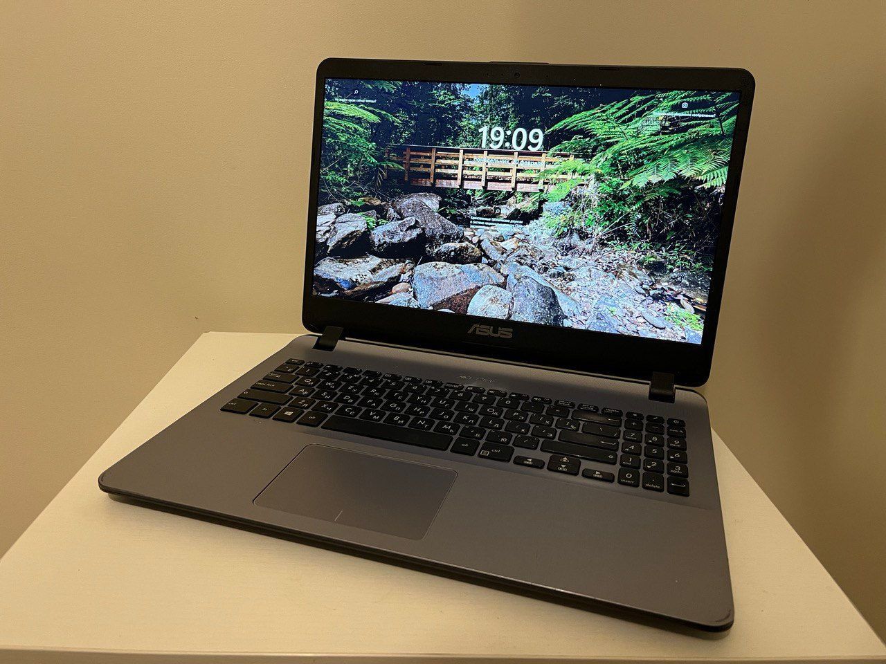 Ноутбук Asus Core i5-7 поколение