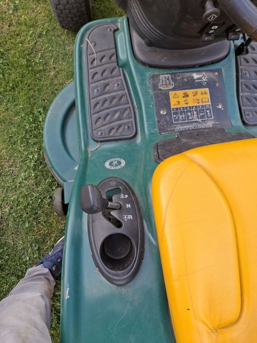 Vând tractoras gazon