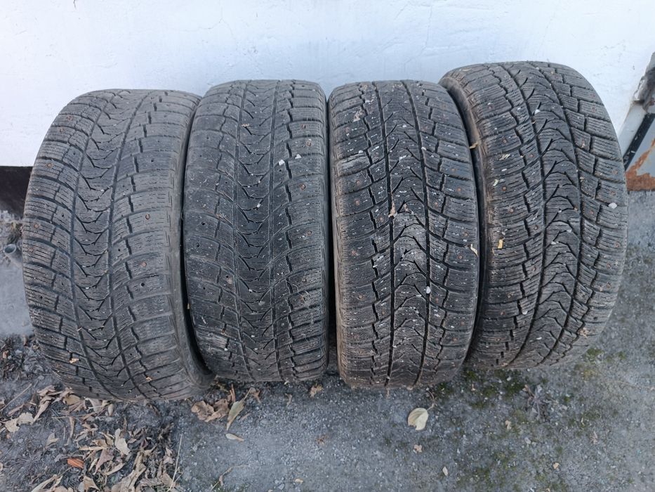 Продам зимнюю резину р 17 ть 225 на 45 в г Темиртау