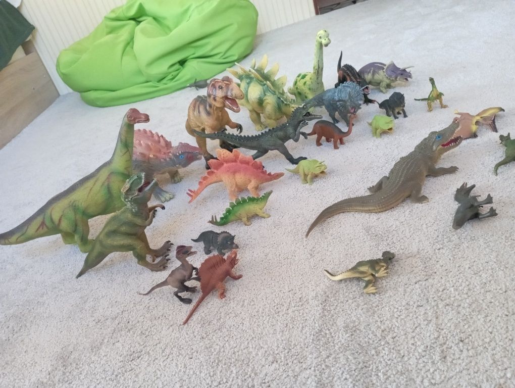 Динозаври 25броя и 2бр. Книжки за динозаври