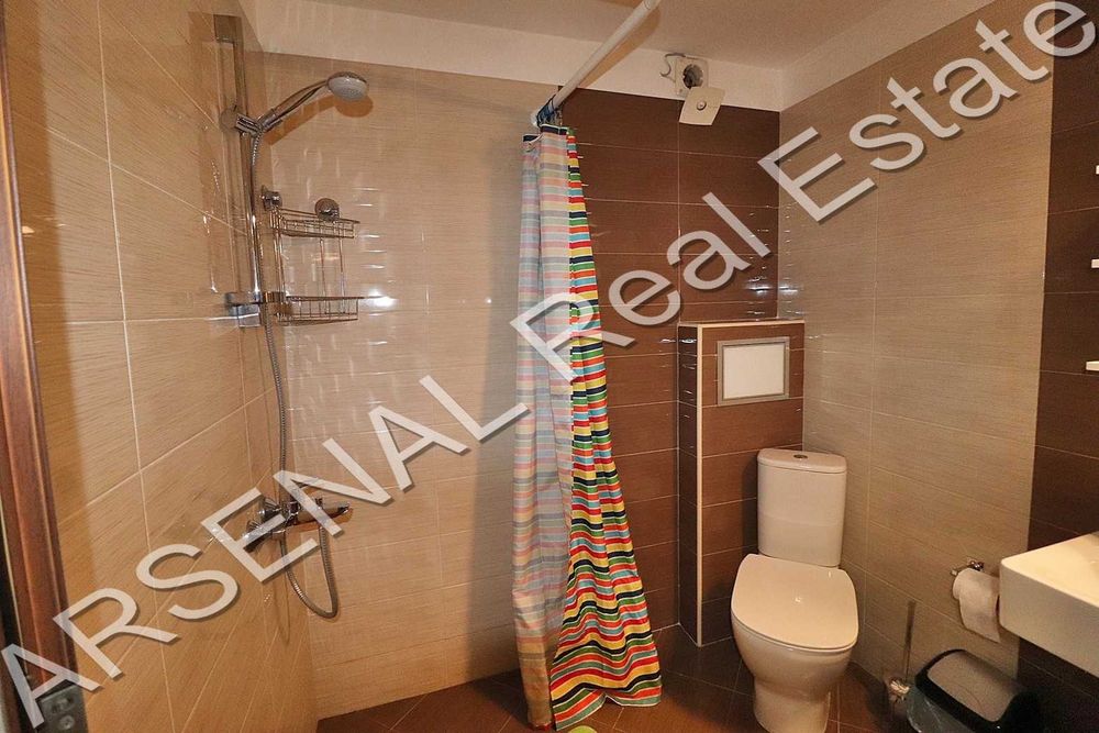 Тристаен апартамент под наем, Център