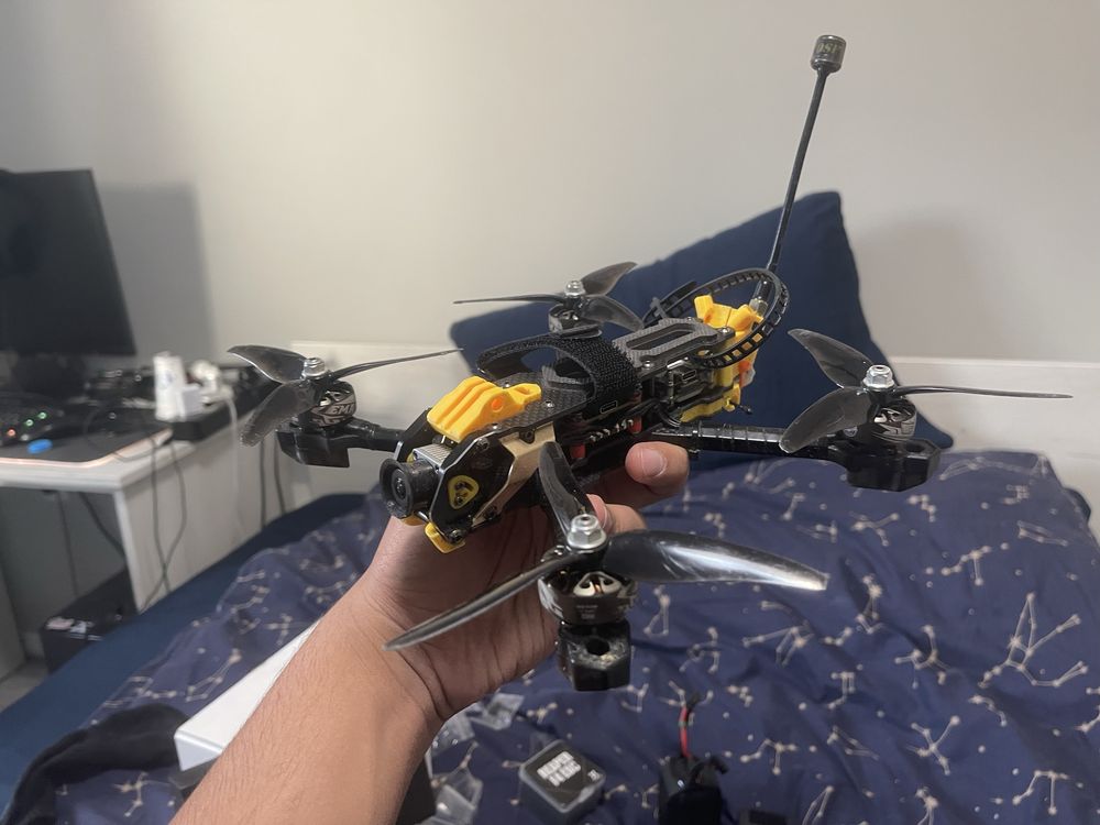 Fpv drone с всичко нужно