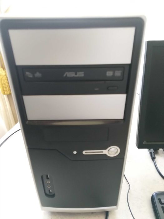 Vând unitate pc, monitor de 17 inch, tastatură și mouse