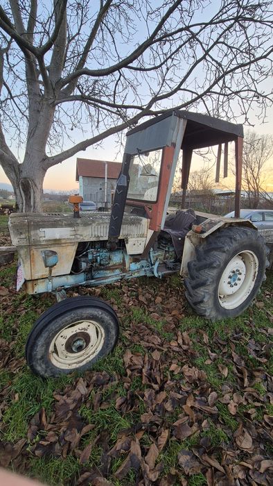 Tractor Lamborghini + remorcă.