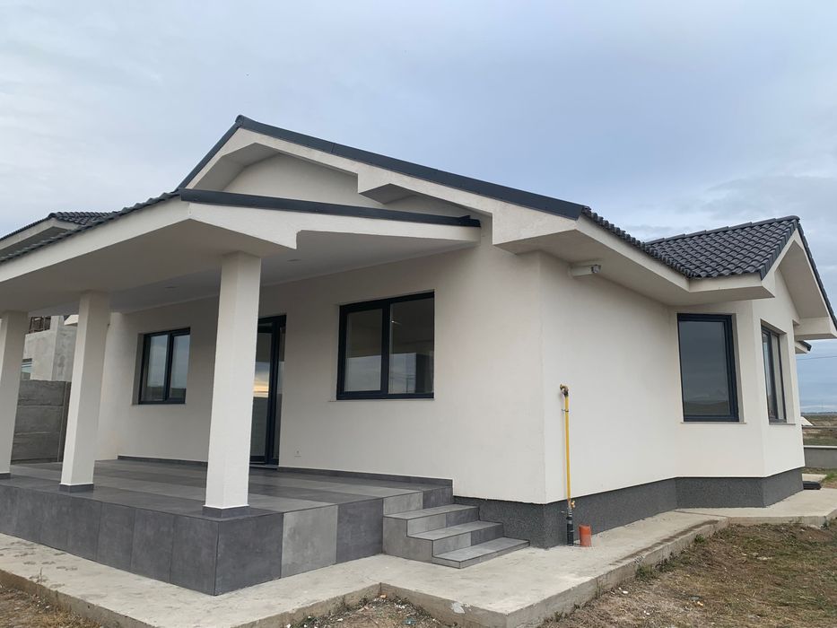 Casă spațioasă cu 4 camere, într-o zona cu acces rapid din oras.