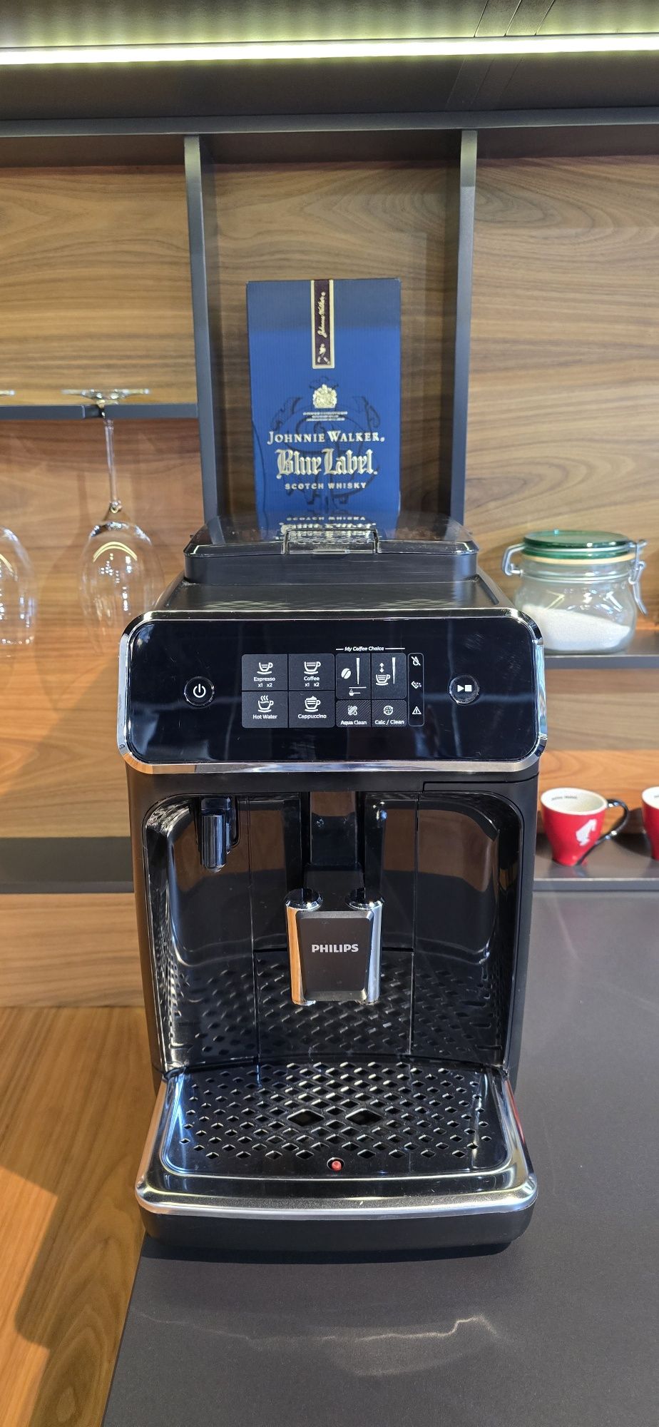 КАФЕАВТОМАТ PHILIPS СЕРИЯ 2200, 1500W, Автоматична Капучино система