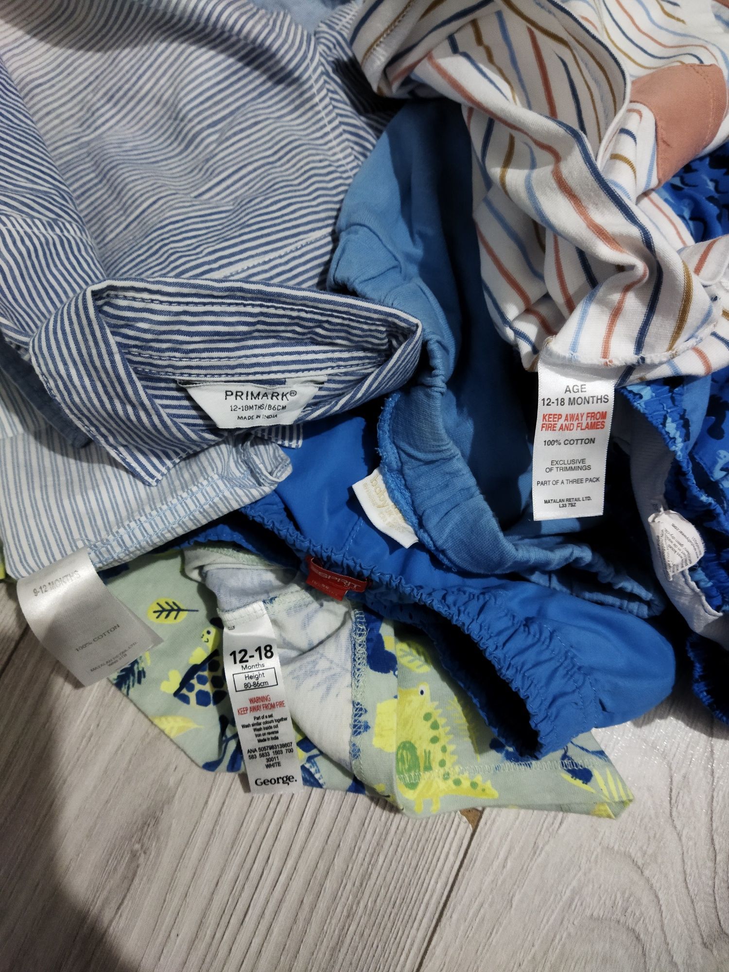 Lot tricouri și pantaloni băiețel 12-18 luni mărimea 86 Next Primark