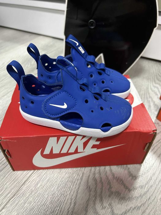 Чисто нови детски обувки Nike