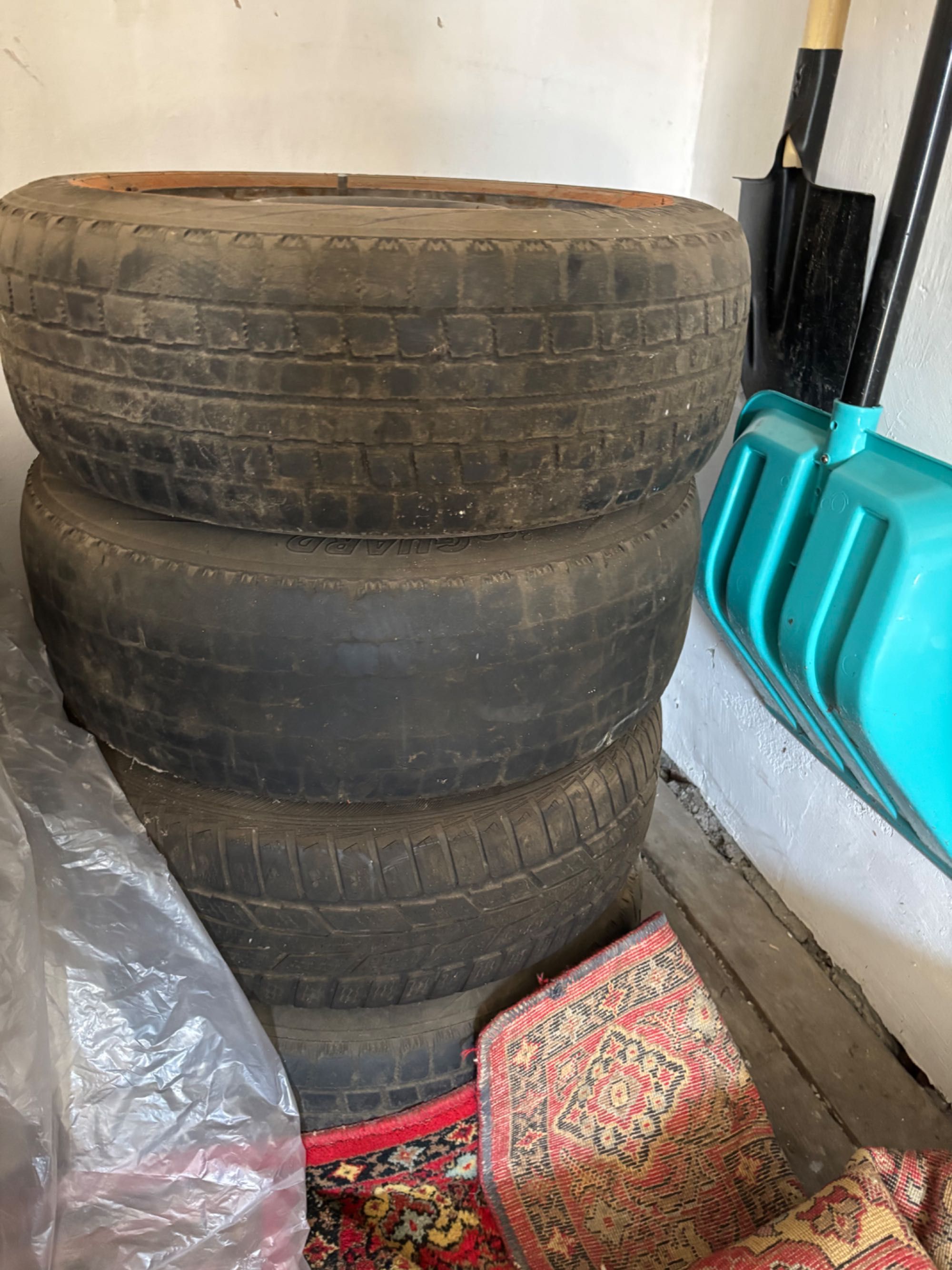 Продам шины  YOKOHAMA и SEMPERIT 195/65 R15 с штампованными дисками