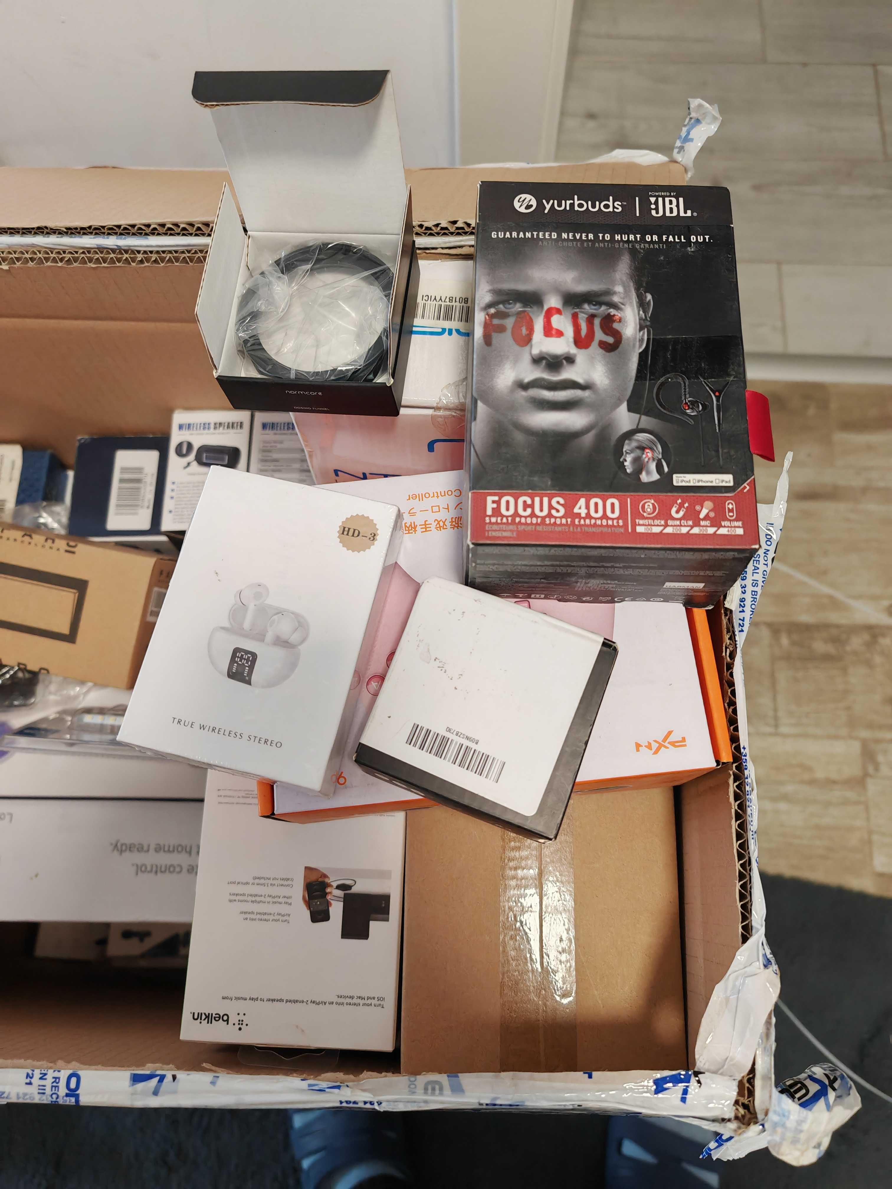 Stoc de marfa electronice, gadget-uri, afacere, in valoare de 5000 ron