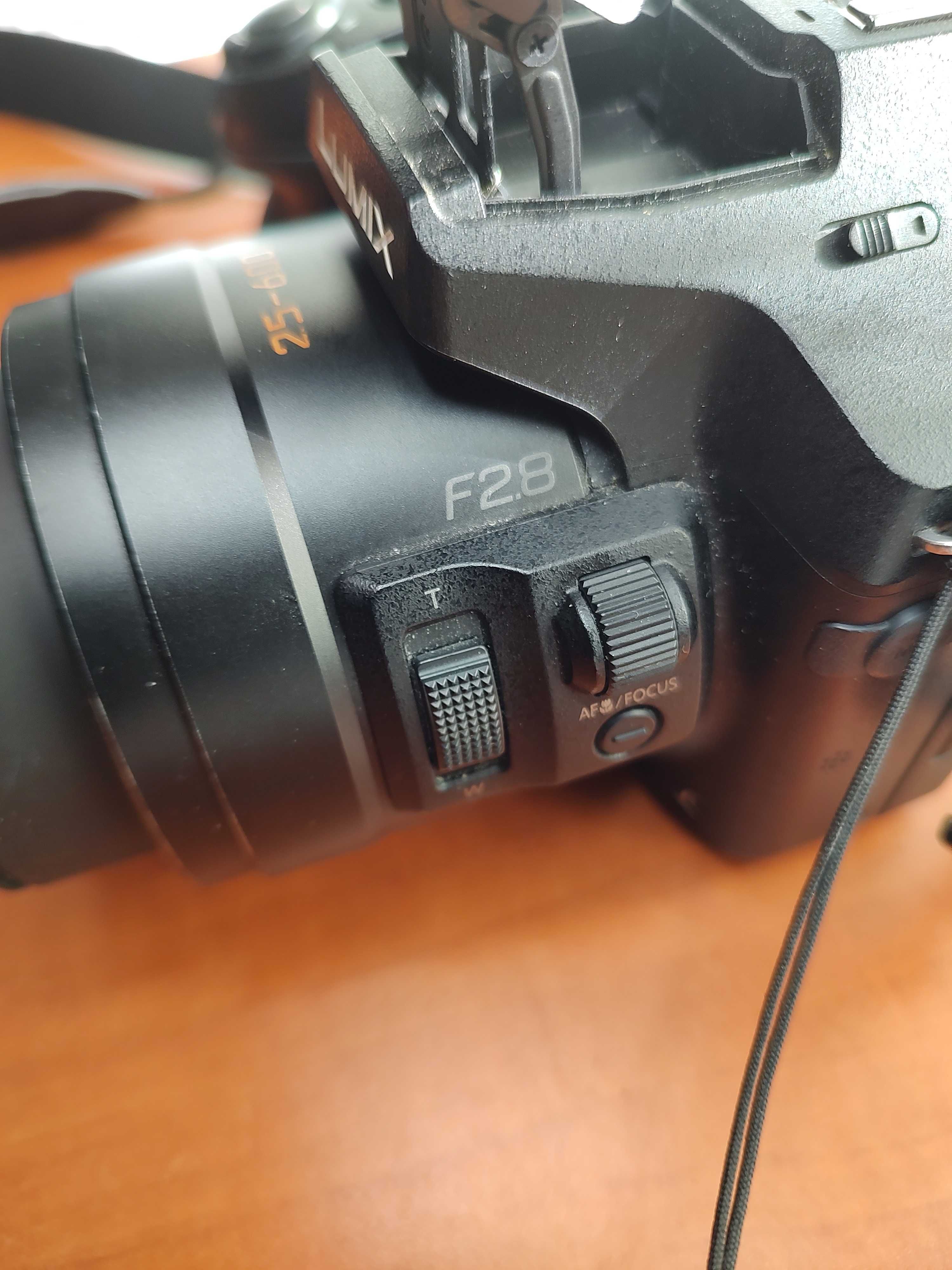 Aparat Foto Bridge Panasonic Lumix DMC-FZ300 12.1MP 4K 5 acumulatori