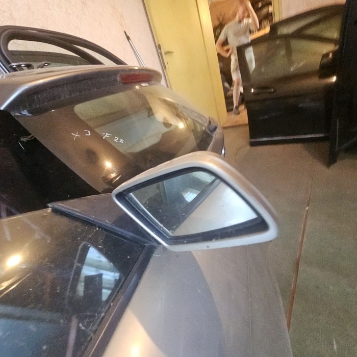 Лява и дясна врата за Бмв 6 е63 е64 
Цена на врата без огледало иначе