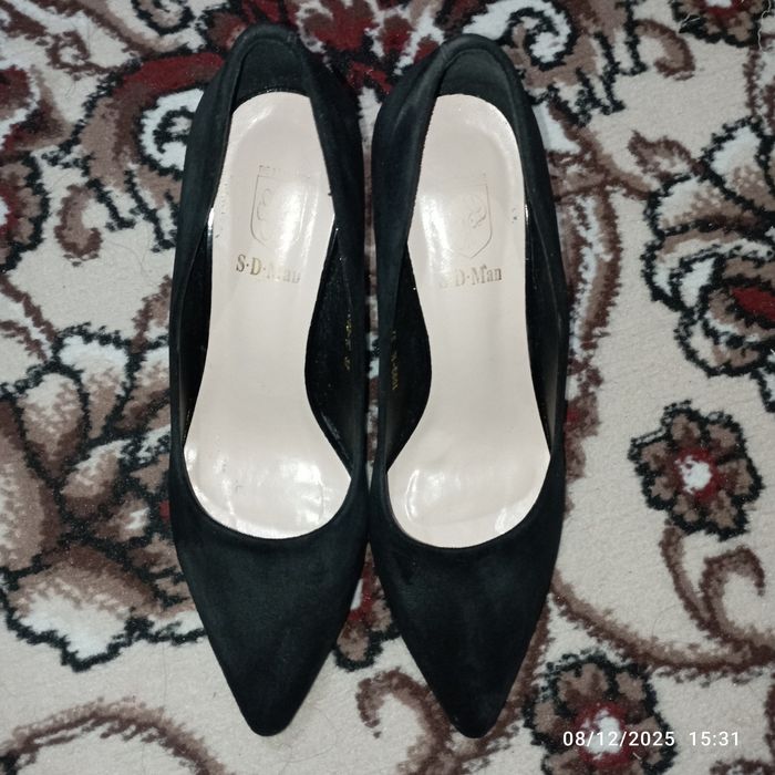 Zamonaviy shpilka pochnali tufli