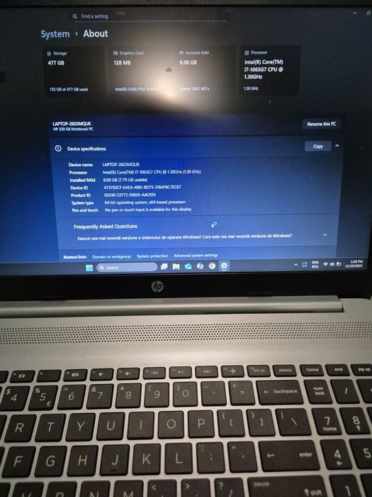 Vând Laptop HP 250 G8 cu procesor Intel Core i7-1065G7,8GB,512GB SSD