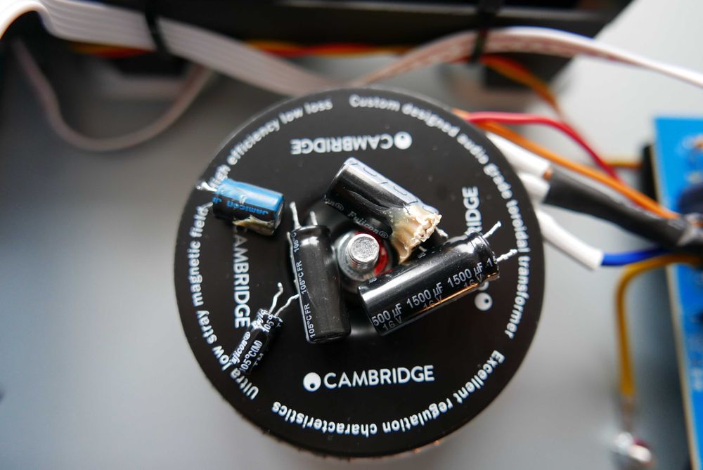 Cambridge Audio CXC cu upgrade - Elna Silmic, Epcos, Panasonic