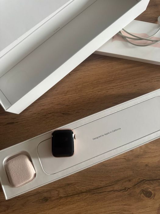 Apple Watch-4 40mm СРОЧНО!