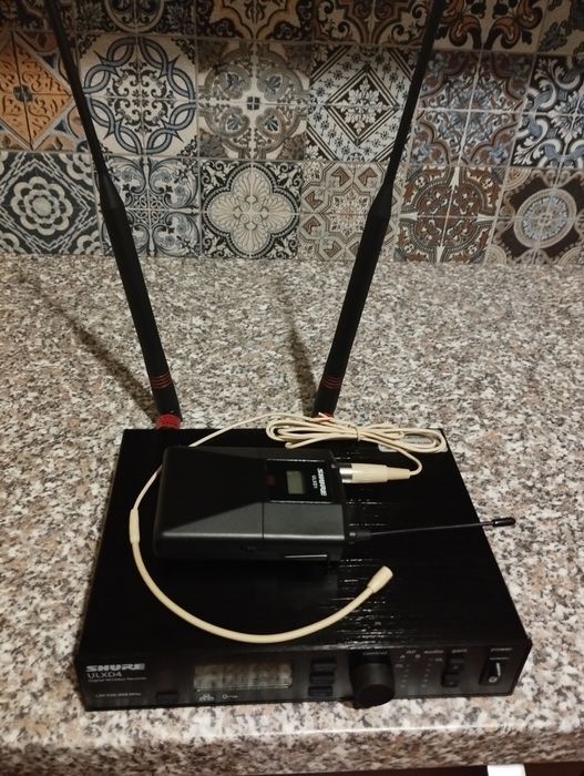 Shure ulxd cu bodypack pentru instrument.