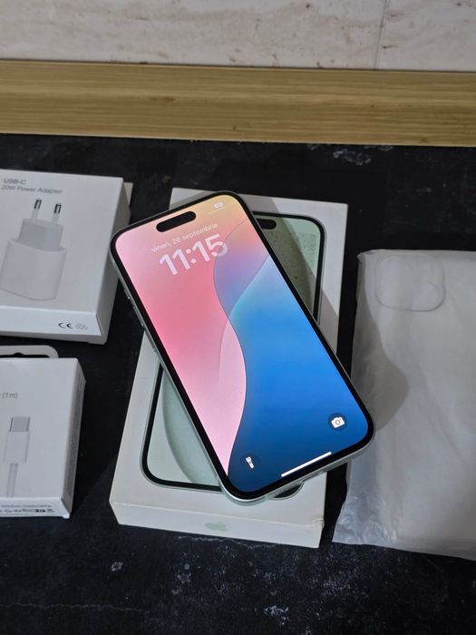 iPhone 15 Verde cu 100% Bateria