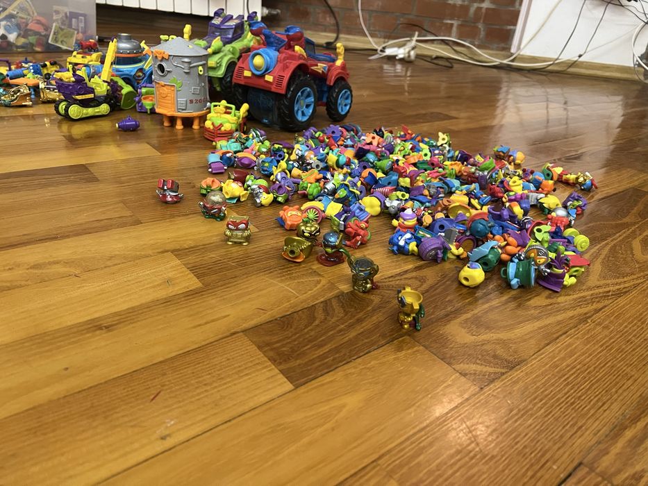 Set super zings figurine, masinute