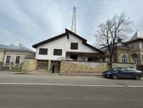 Vand casa la rosu cu teren aprox 900mp