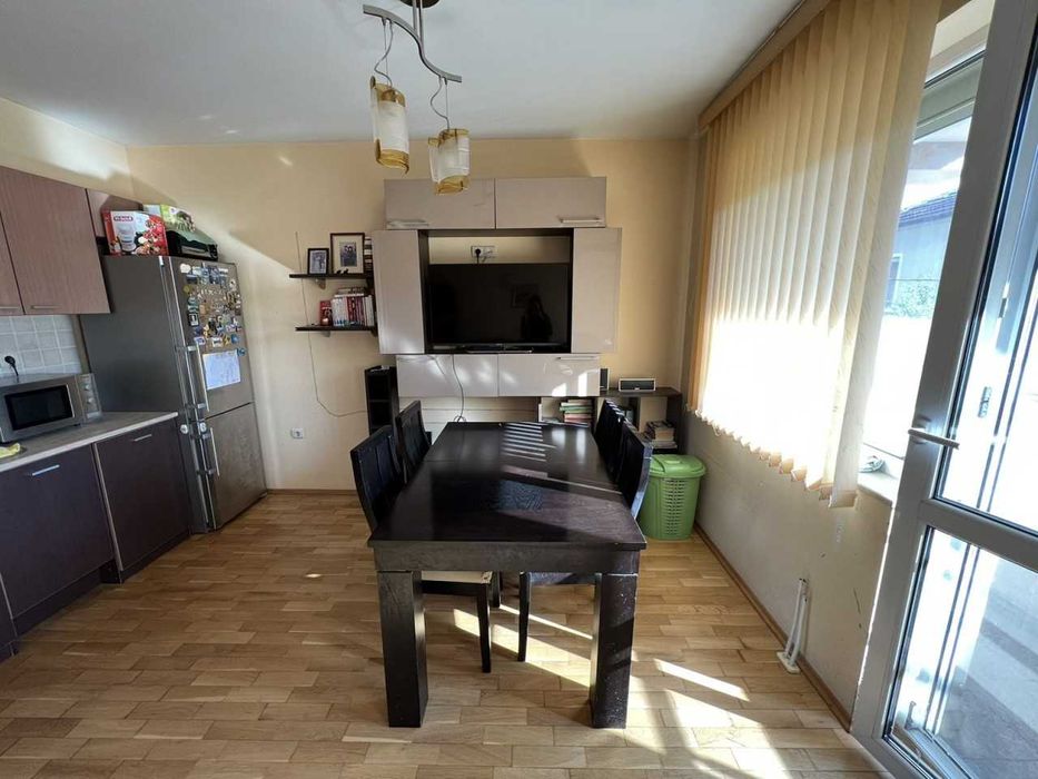 Дава се под наем Тристаен апартамент в Пловдив, Младежки Хълм - 100 кв.м за 400 € - Снимка #2