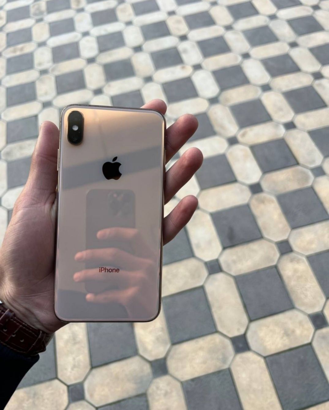 Iphone.     x. s
