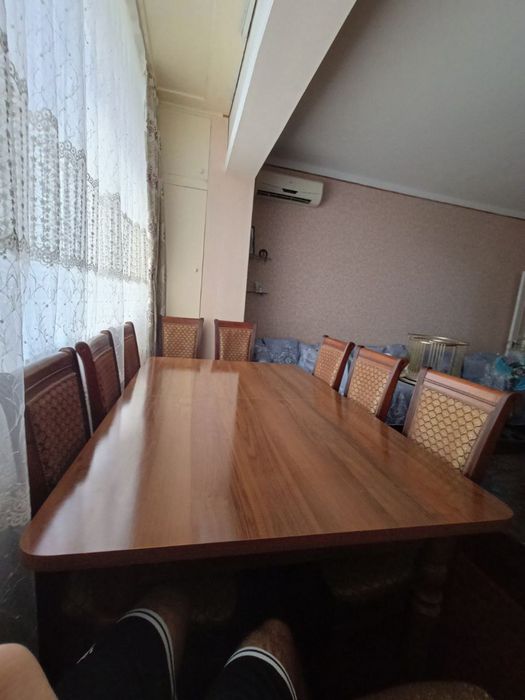 Продается стол и стулья