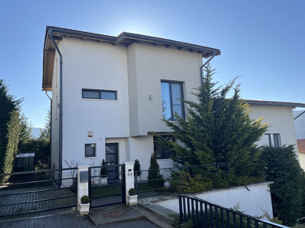 PF vand Duplex P+E+M, 2x living, 4 dormitoare, 3, bai, gradina, terasa