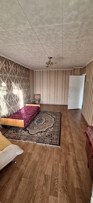 Продам 1 комн., 13 мкр., 4 этаж неугловая.