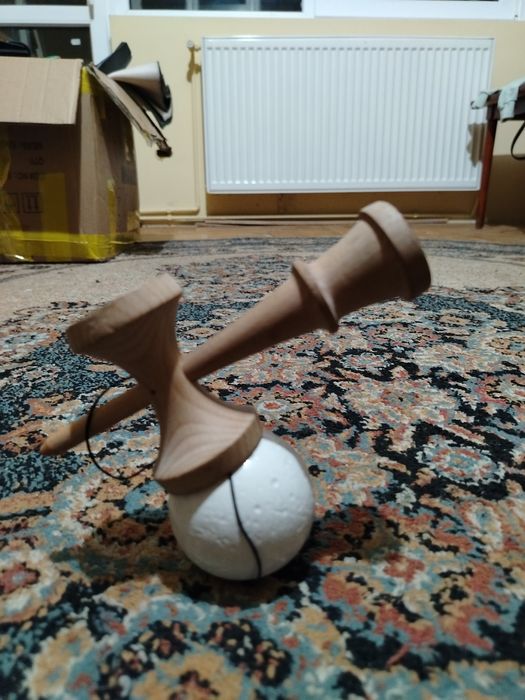 Kendama krom pop alb