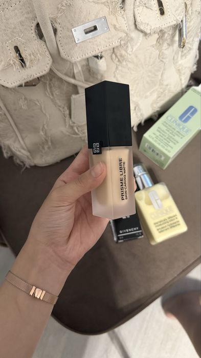 тональный крем Живанши и база клиник